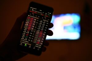 Fundos listados: como funcionam os fundos que você compra e vende em bolsa como se fossem ações